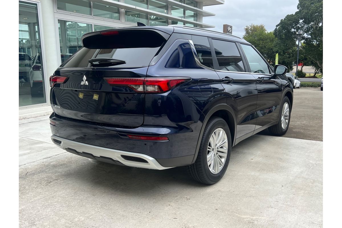 2024 Mitsubishi Outlander LS ZM