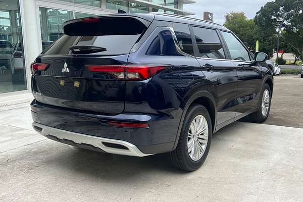 2024 Mitsubishi Outlander LS ZM