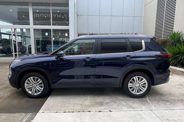 2024 Mitsubishi Outlander LS ZM