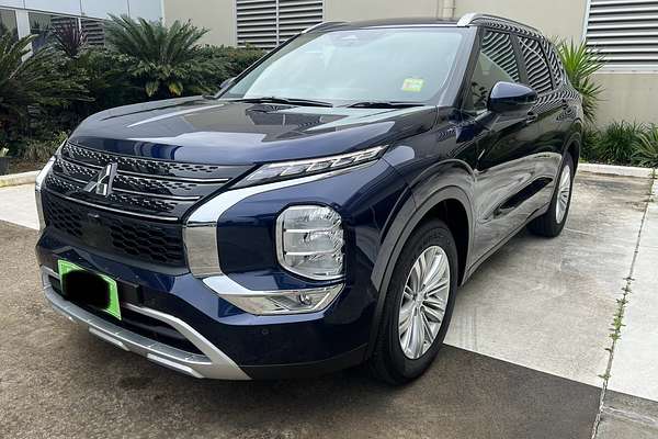 2024 Mitsubishi Outlander LS ZM