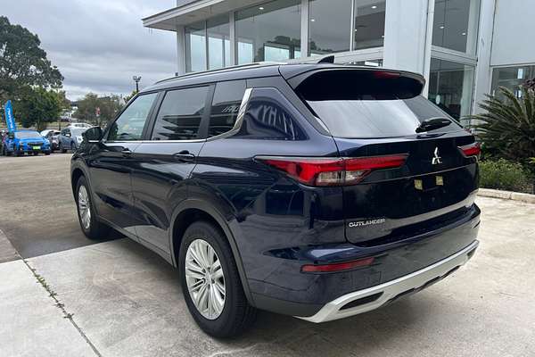2024 Mitsubishi Outlander LS ZM