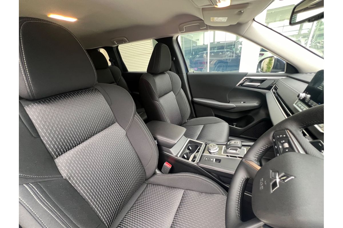 2024 Mitsubishi Outlander LS ZM