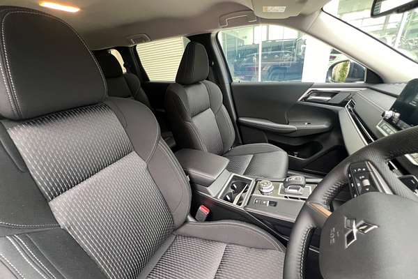 2024 Mitsubishi Outlander LS ZM