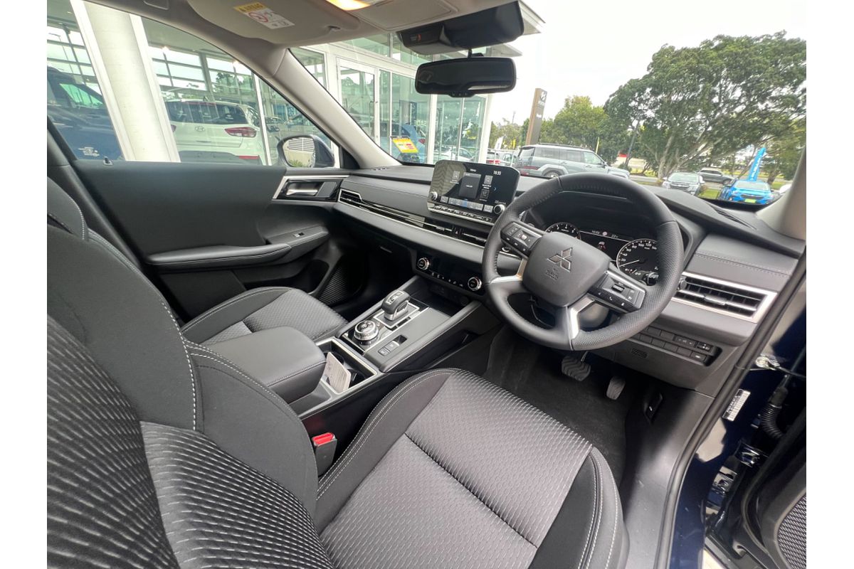 2024 Mitsubishi Outlander LS ZM