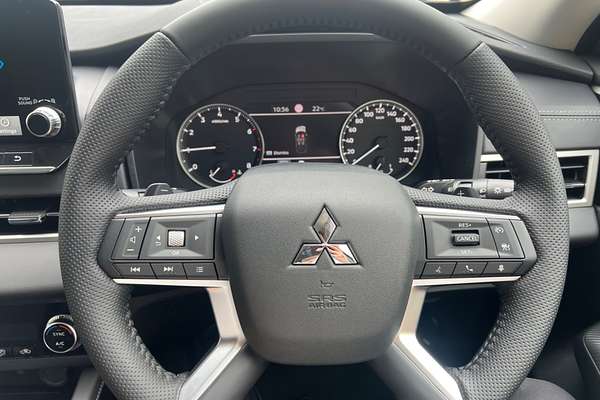 2024 Mitsubishi Outlander LS ZM