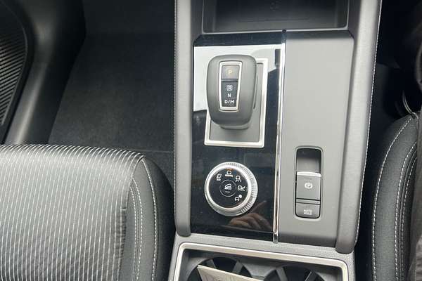 2024 Mitsubishi Outlander LS ZM