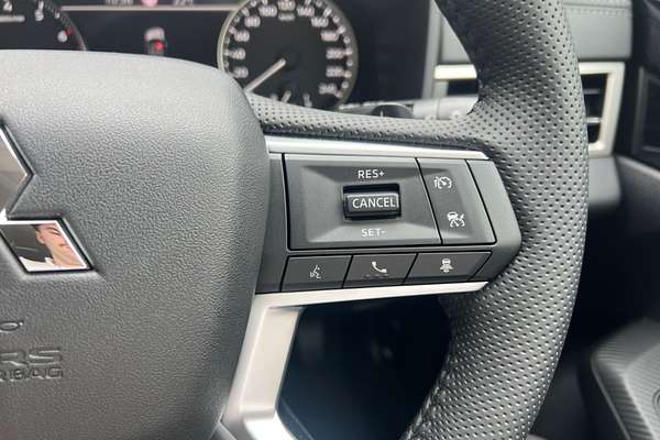 2024 Mitsubishi Outlander LS ZM