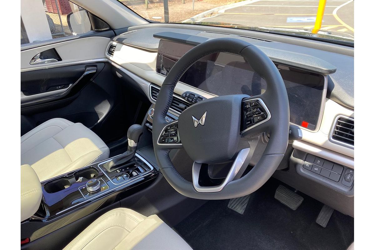 2024 Mahindra XUV700 AX7L