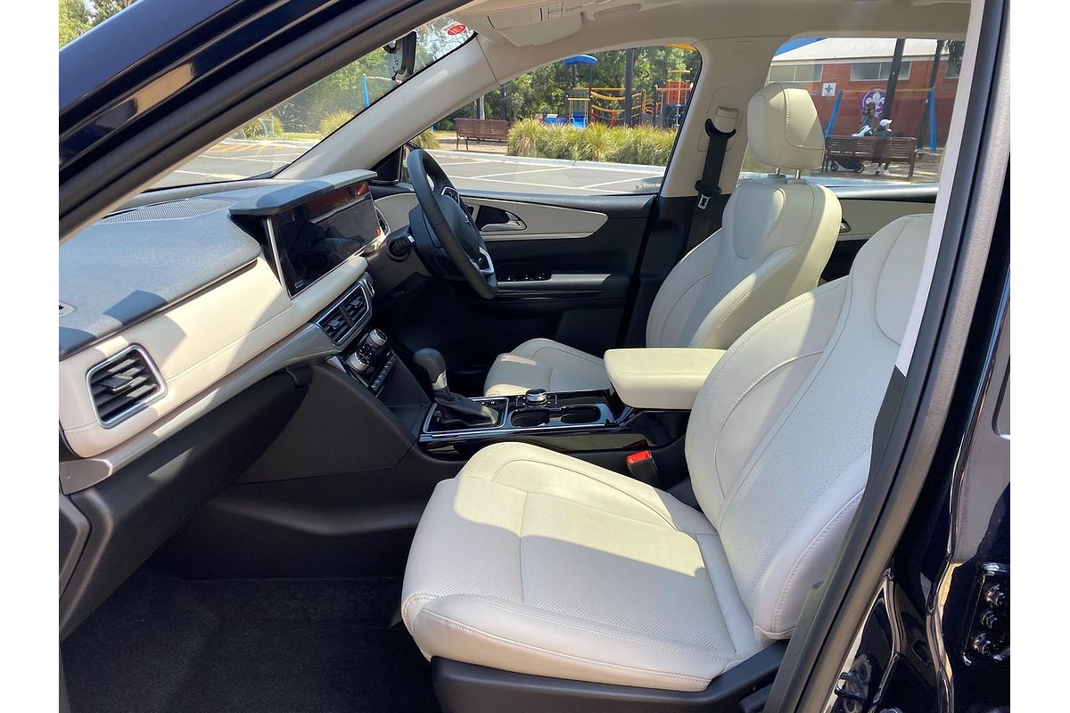 2024 Mahindra XUV700 AX7L