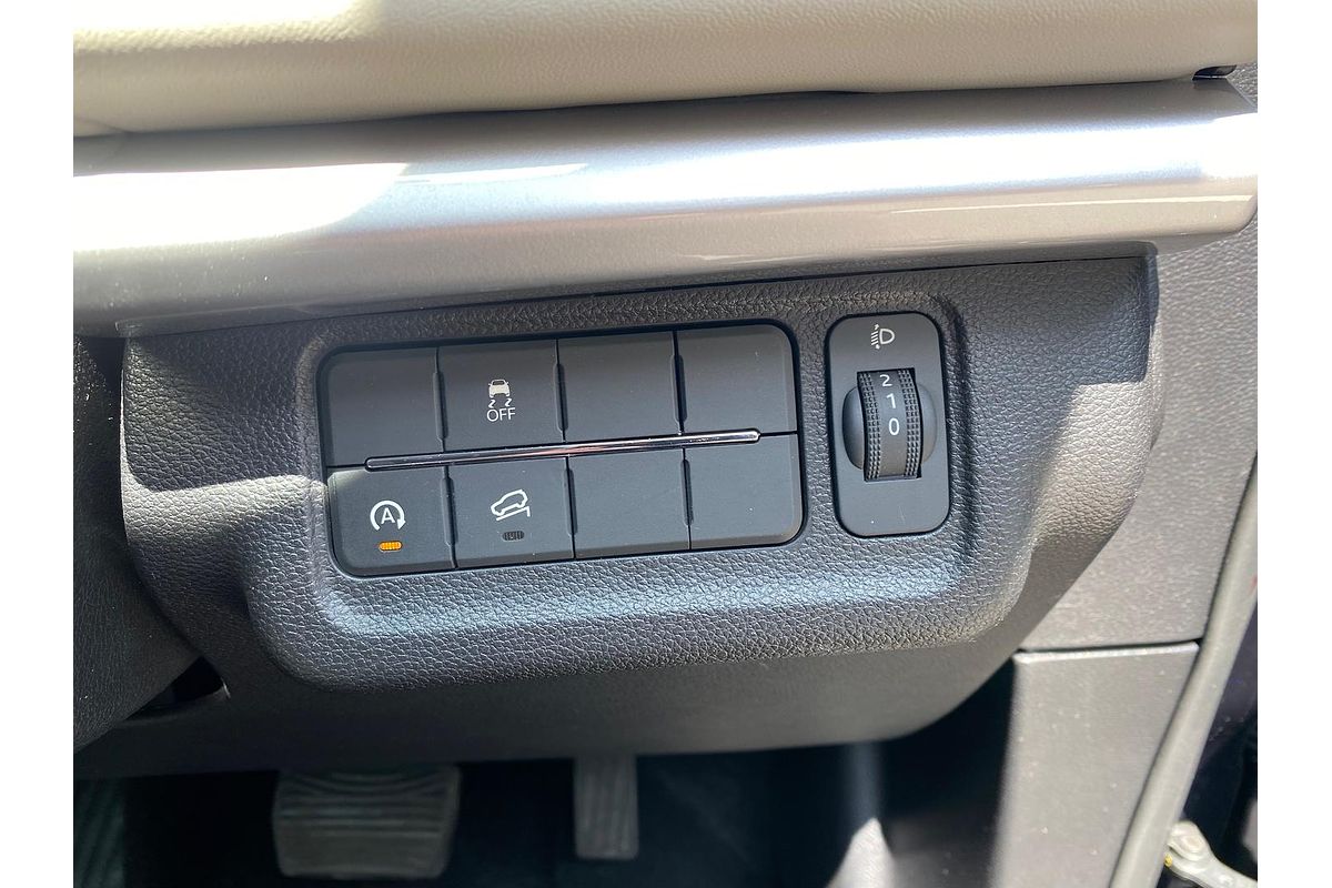 2024 Mahindra XUV700 AX7L