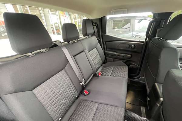 2024 Mitsubishi Triton GLX MV 4X4