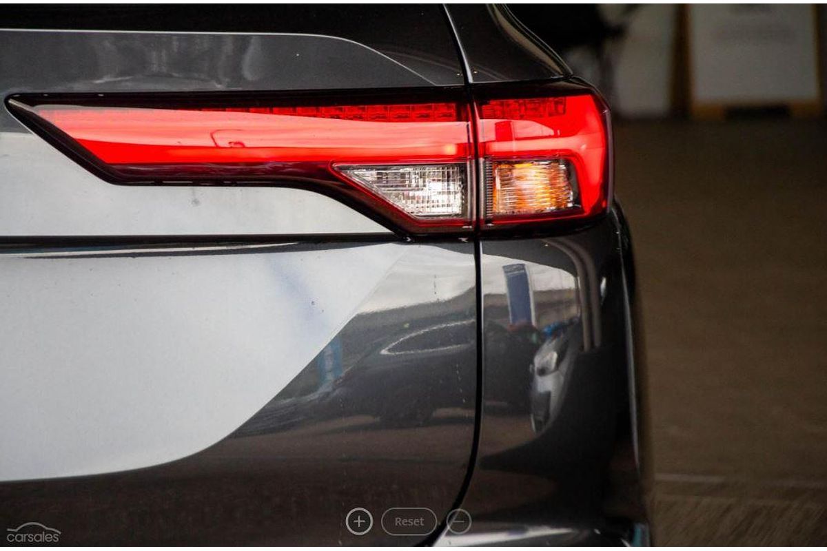 2024 Mitsubishi Outlander ES ZM