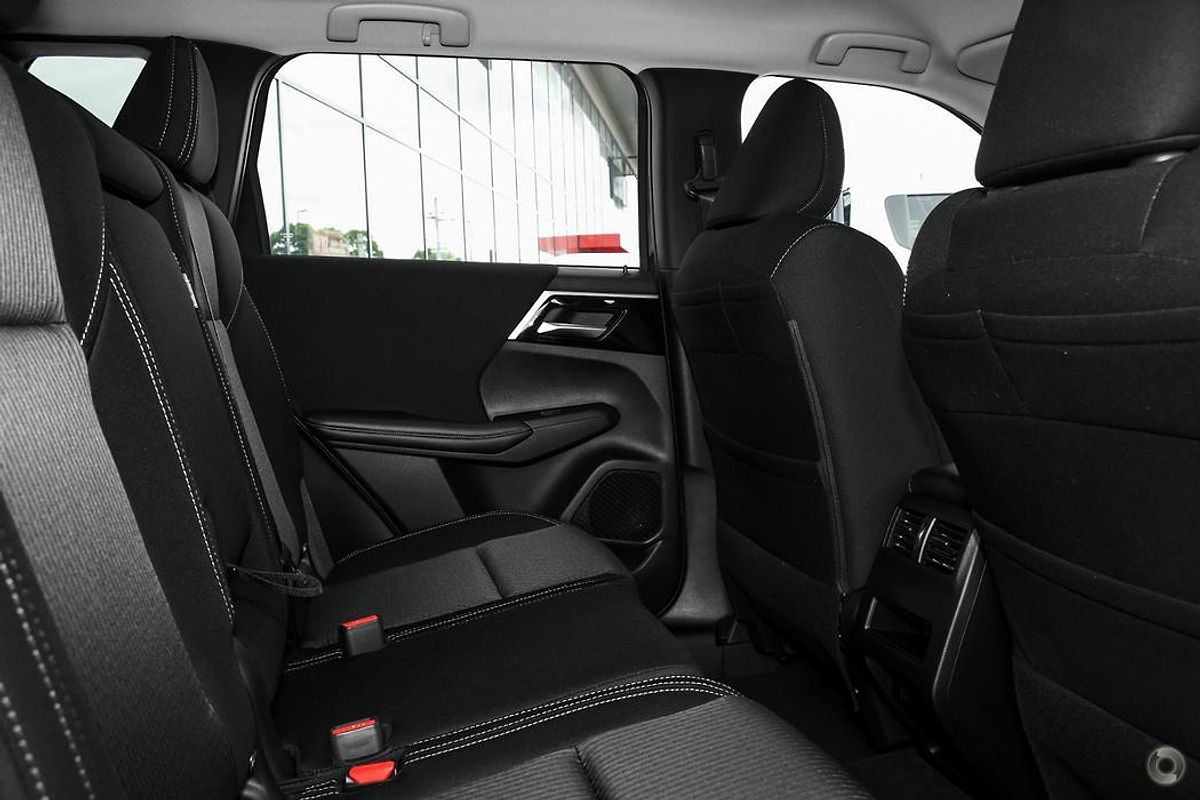 2024 Mitsubishi Outlander ES ZM