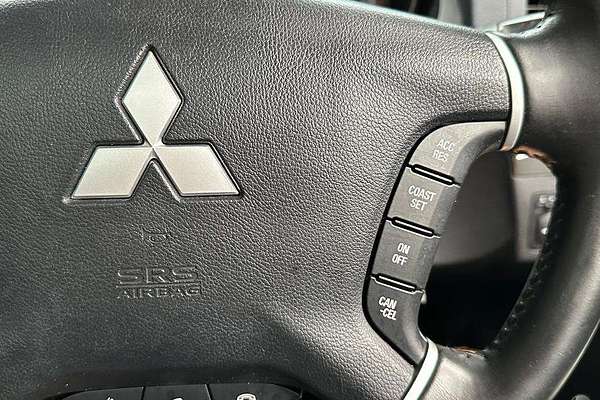 2015 Mitsubishi Pajero Exceed NX