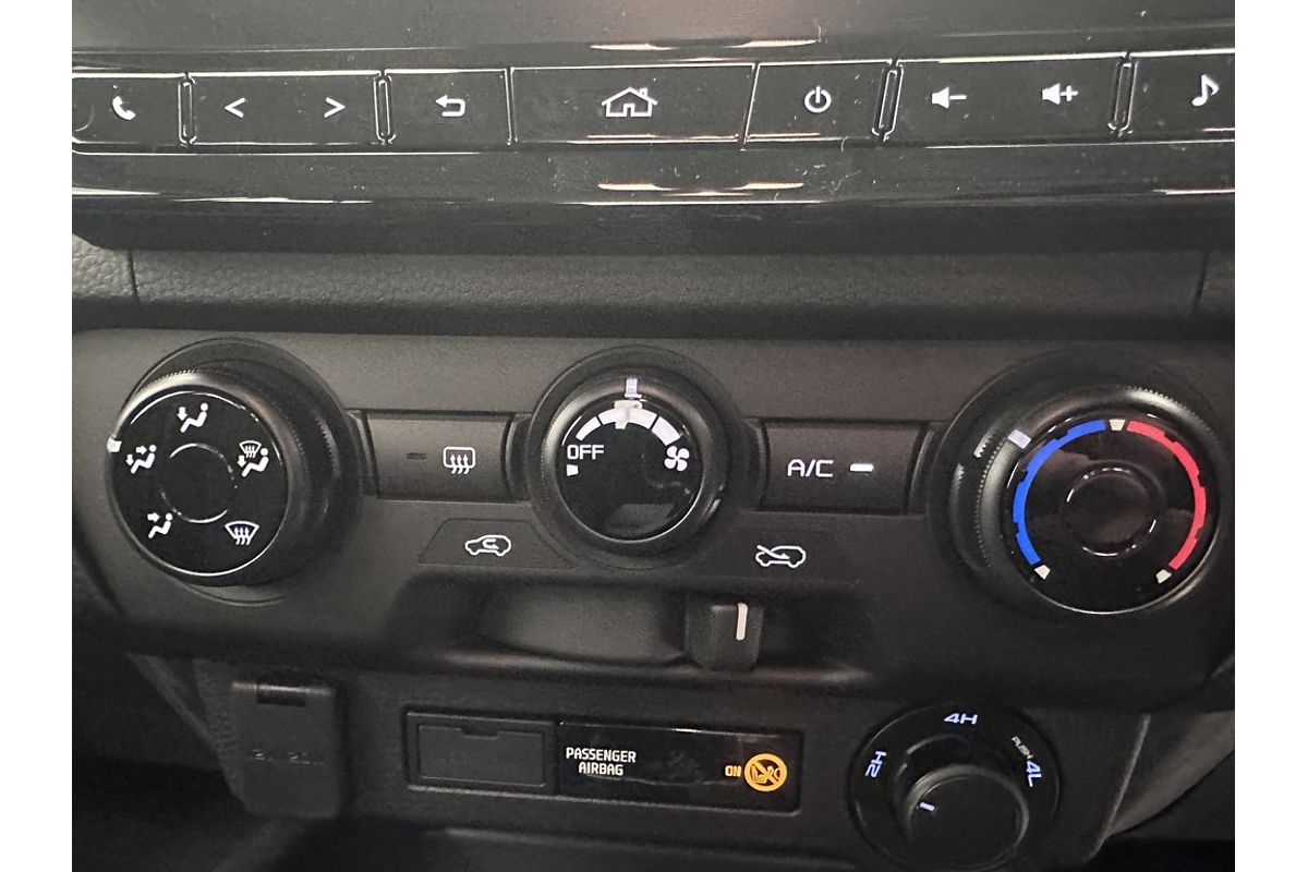 Mazda BT-50 F 6AUTO 3.0L DUAL CAB PICKUP XT 4X4