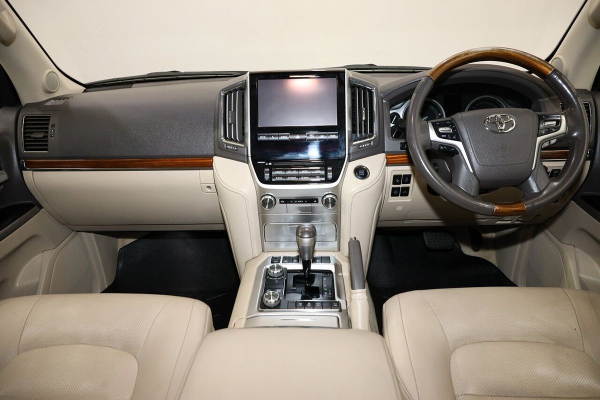 2017 Toyota Landcruiser Sahara VDJ200R