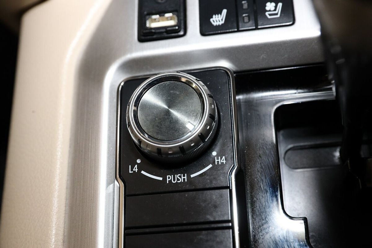 2017 Toyota Landcruiser Sahara VDJ200R