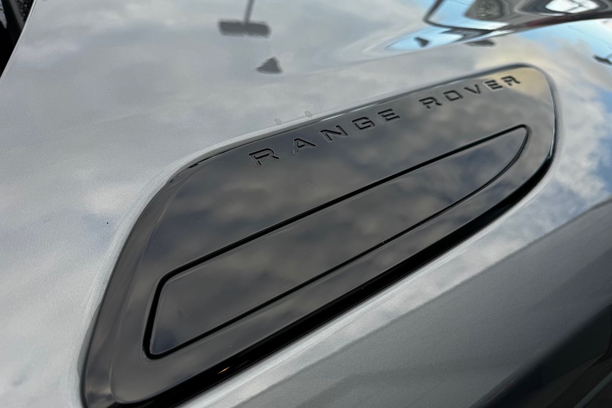 2023 Land Rover Range Rover Velar P250 Dynamic SE L560