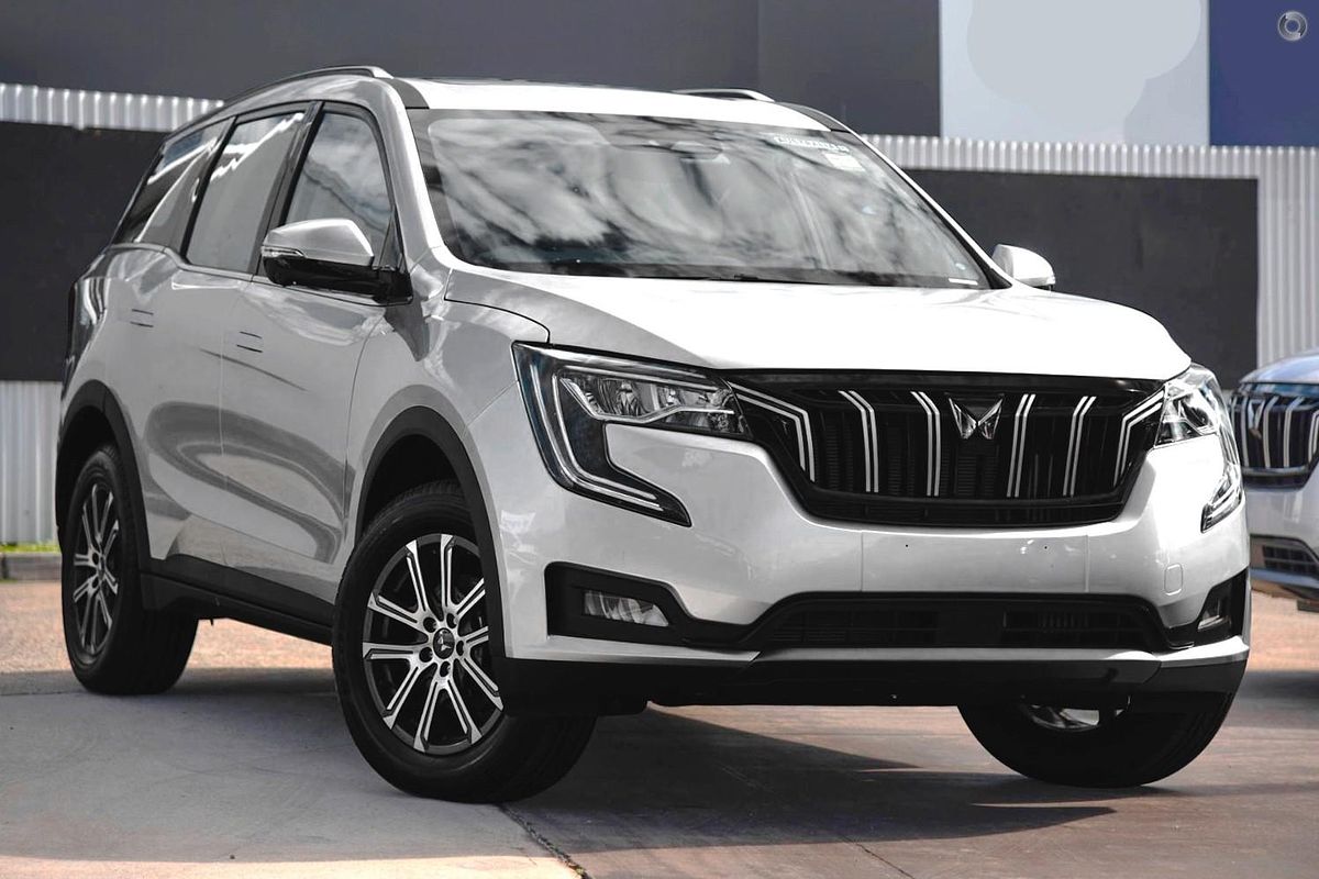 2024 Mahindra XUV700 AX7L