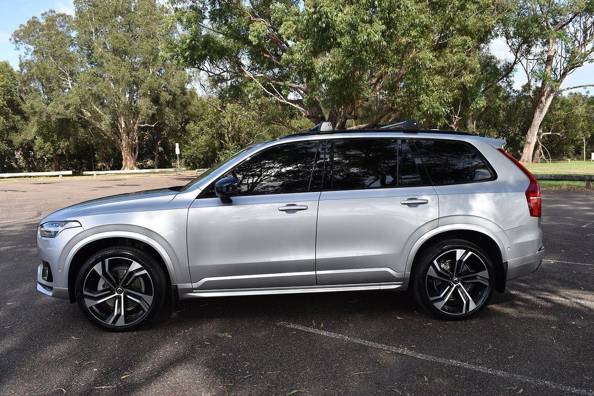 2021 Volvo XC90 B6 R-Design