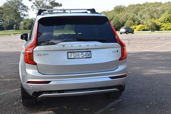 2021 Volvo XC90 B6 R-Design