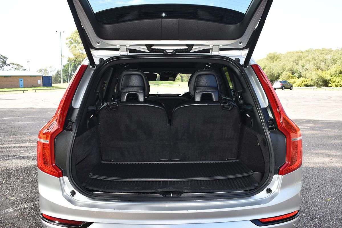 2021 Volvo XC90 B6 R-Design