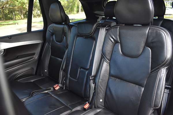 2021 Volvo XC90 B6 R-Design