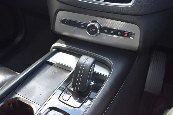 2021 Volvo XC90 B6 R-Design