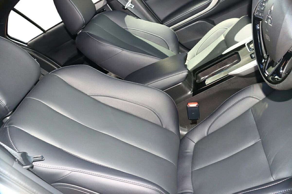 2024 Mitsubishi Eclipse Cross PHEV Exceed YB
