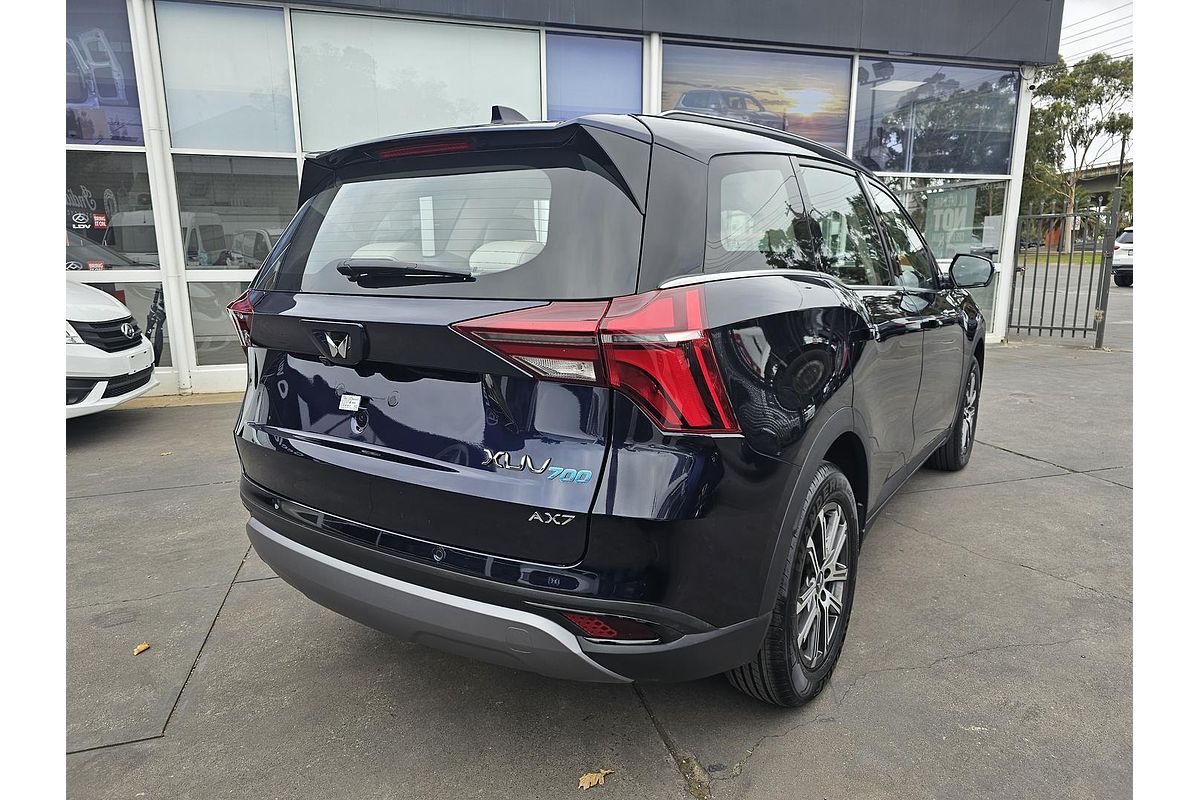 2024 Mahindra XUV700 AX7