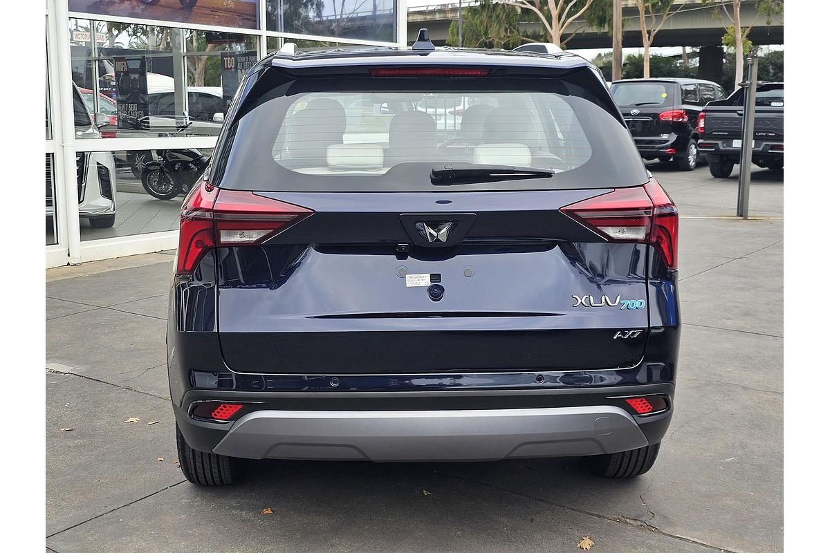 2024 Mahindra XUV700 AX7