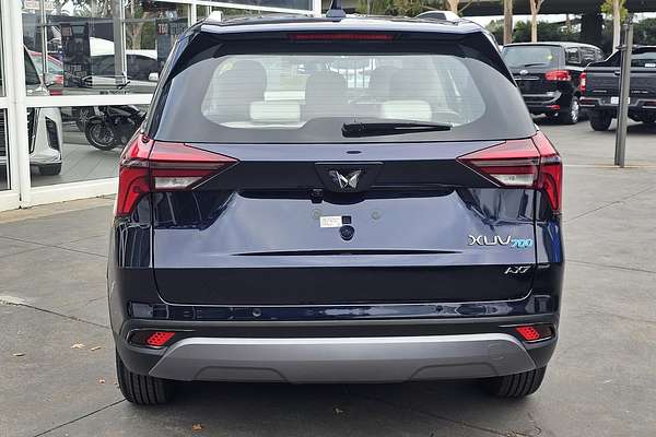 2024 Mahindra XUV700 AX7