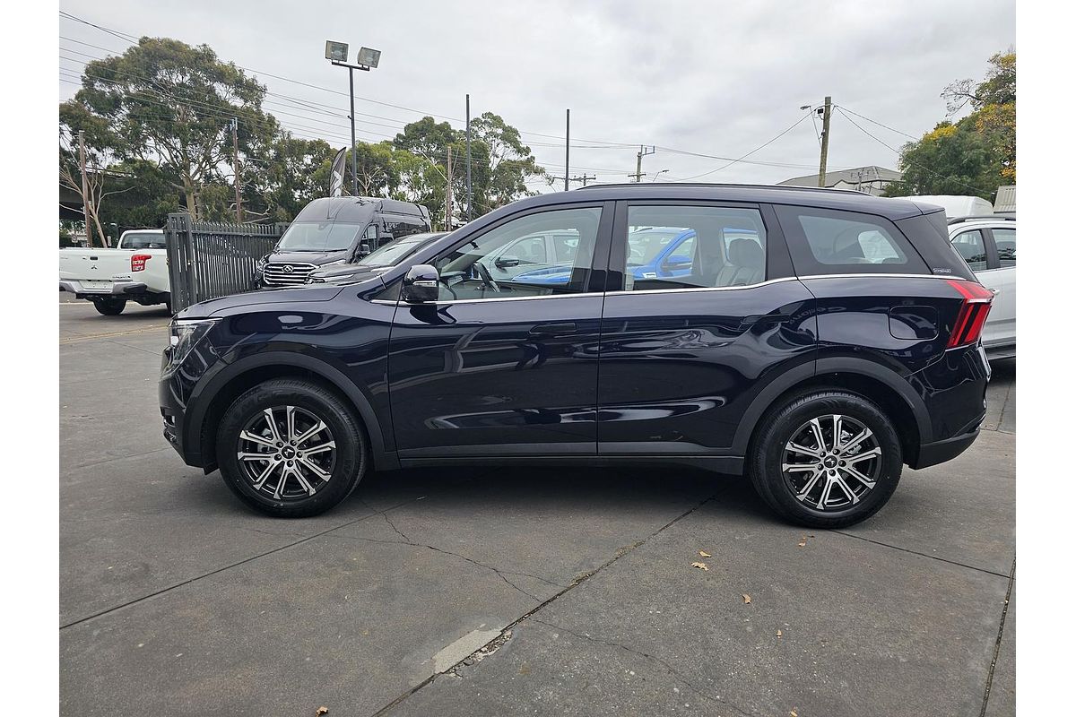 2024 Mahindra XUV700 AX7