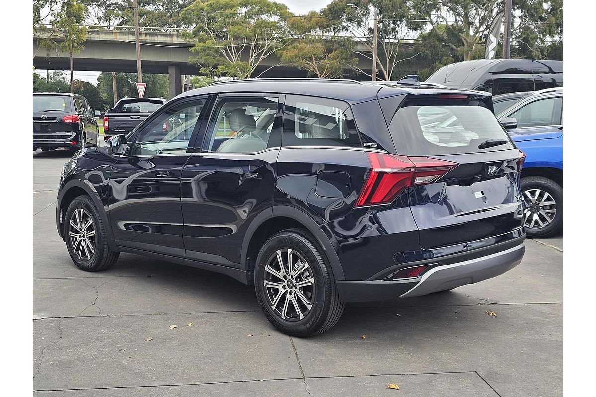 2024 Mahindra XUV700 AX7