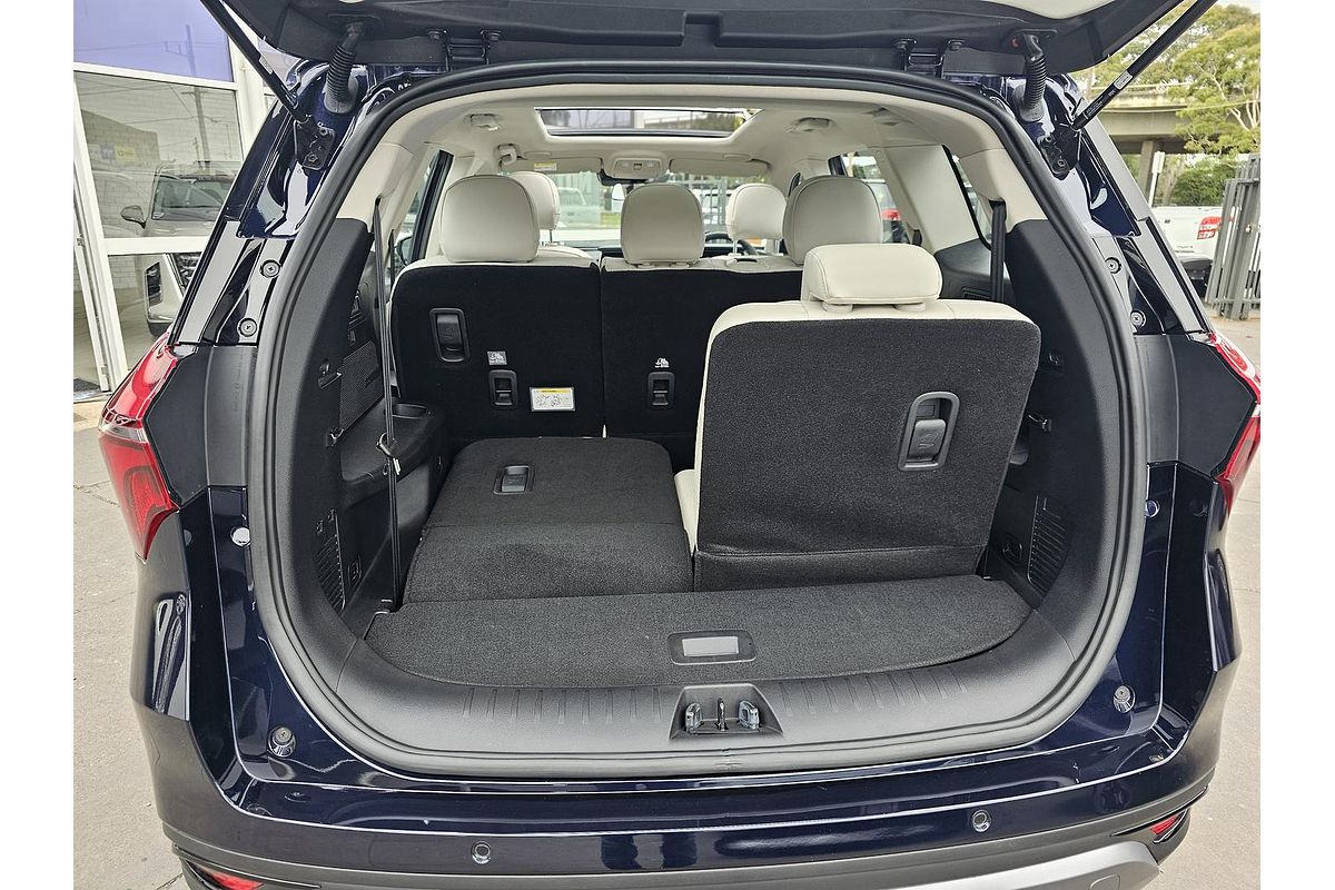 2024 Mahindra XUV700 AX7
