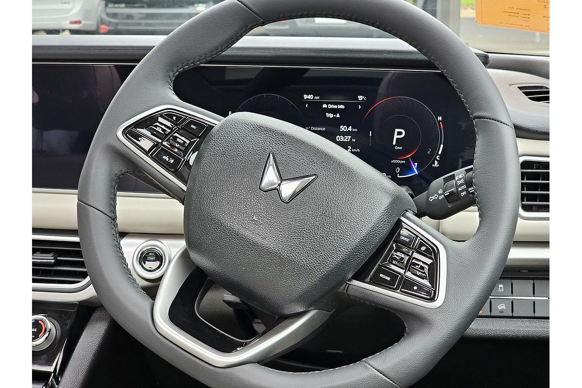 2024 Mahindra XUV700 AX7