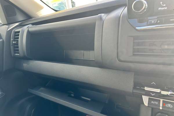 2024 Mitsubishi Triton GLX MV 4X4