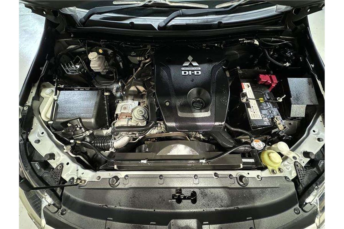 2016 Mitsubishi Pajero GLS NX