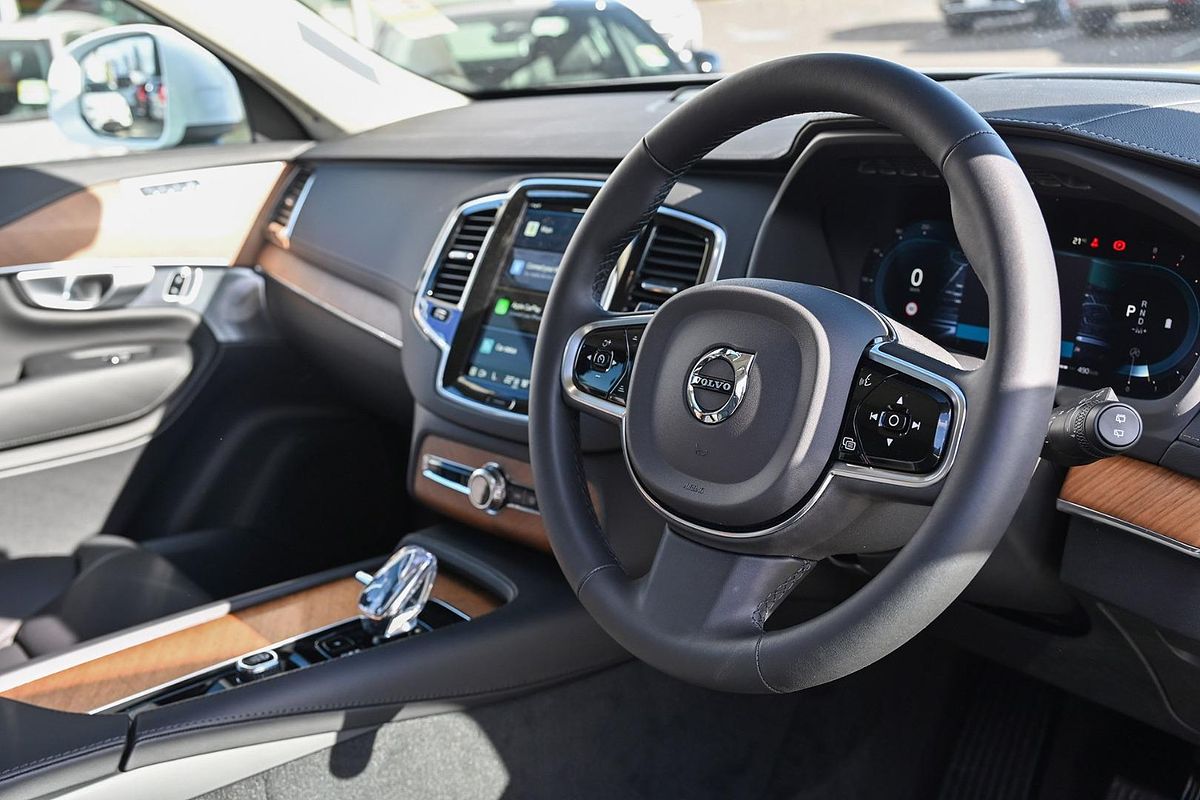 2023 Volvo XC90 Ultimate B5 Bright