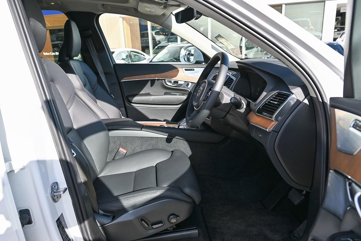 2023 Volvo XC90 Ultimate B5 Bright