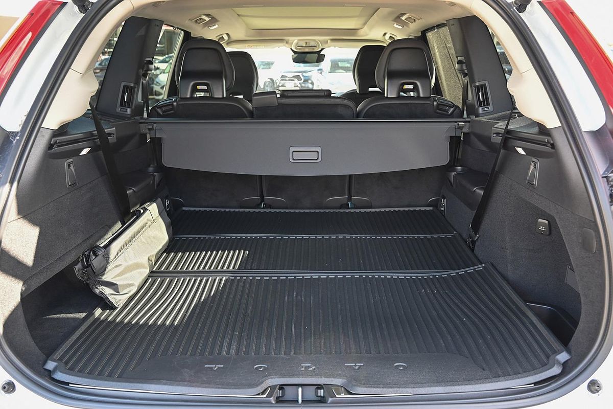 2023 Volvo XC90 Ultimate B5 Bright