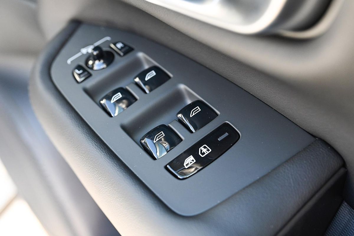 2023 Volvo XC90 Ultimate B5 Bright