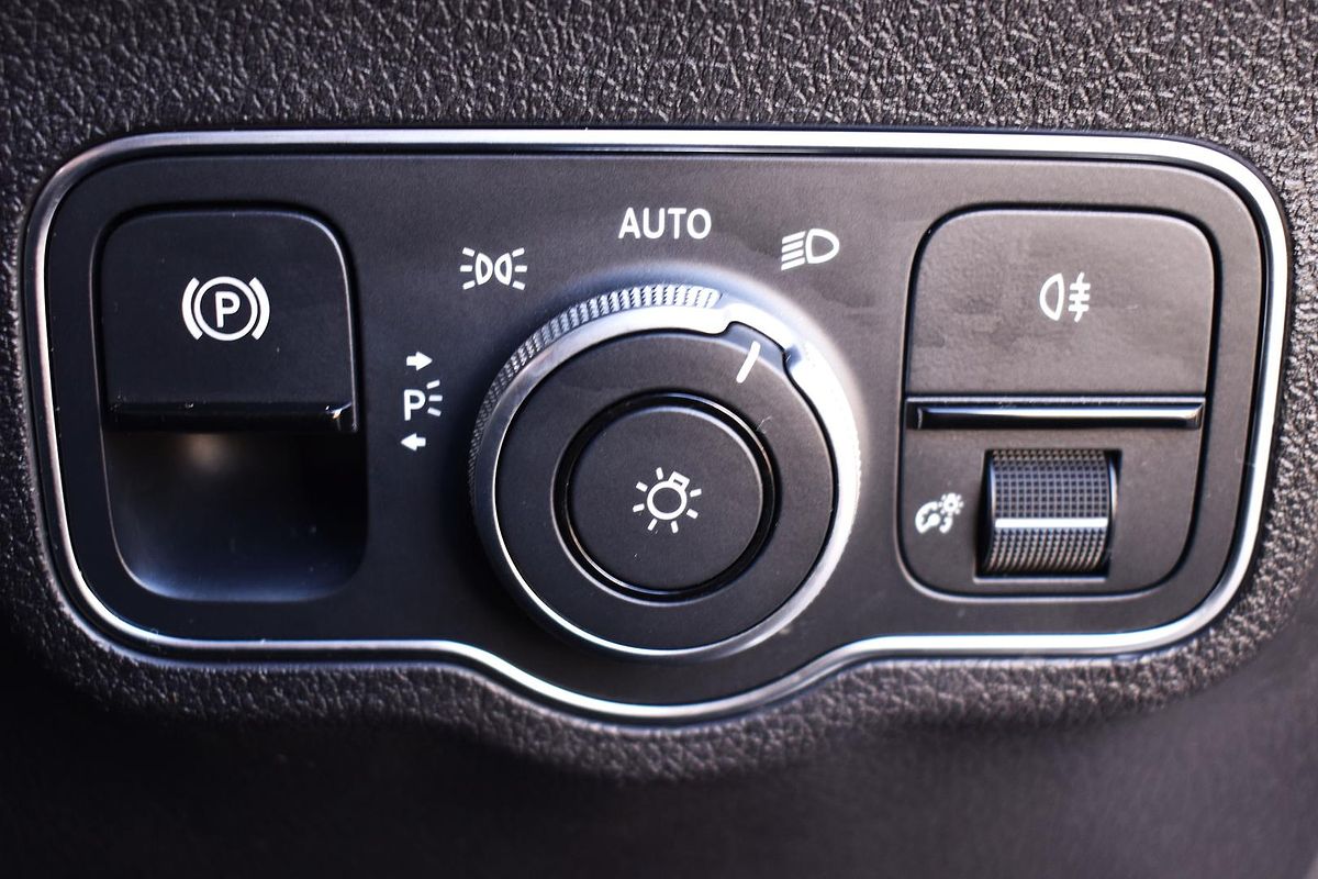 2023 Mercedes-Benz GLB-Class GLB200 X247