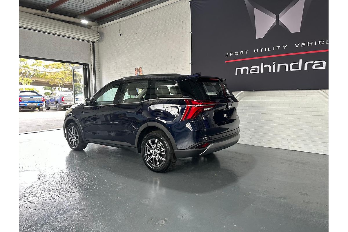 2024 Mahindra XUV700 AX7L