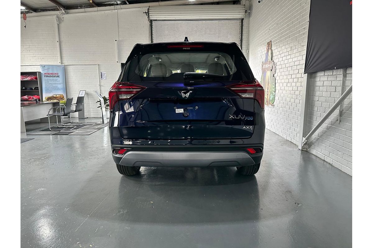 2024 Mahindra XUV700 AX7L
