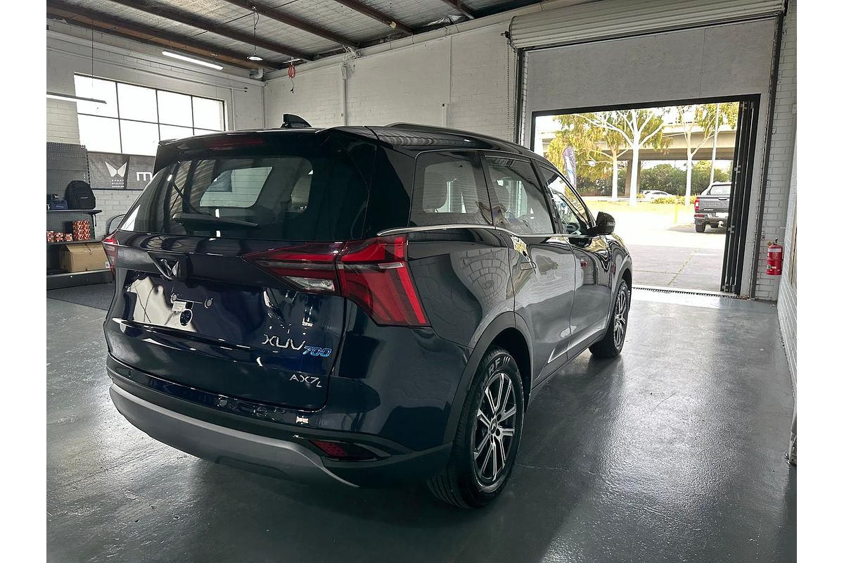 2024 Mahindra XUV700 AX7L