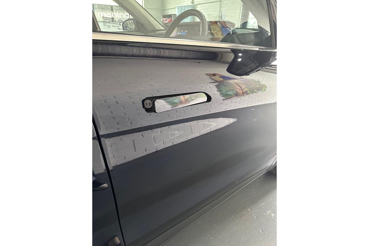 2024 Mahindra XUV700 AX7L