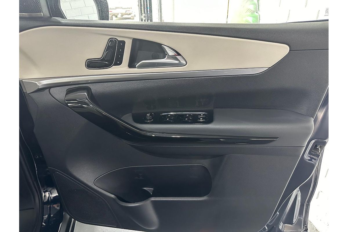 2024 Mahindra XUV700 AX7L