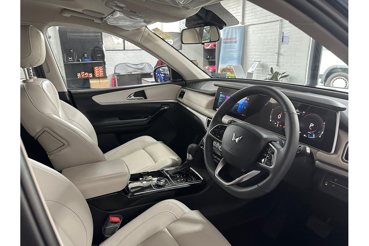 2024 Mahindra XUV700 AX7L
