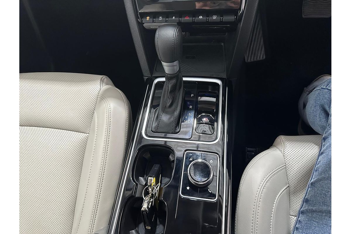 2024 Mahindra XUV700 AX7L